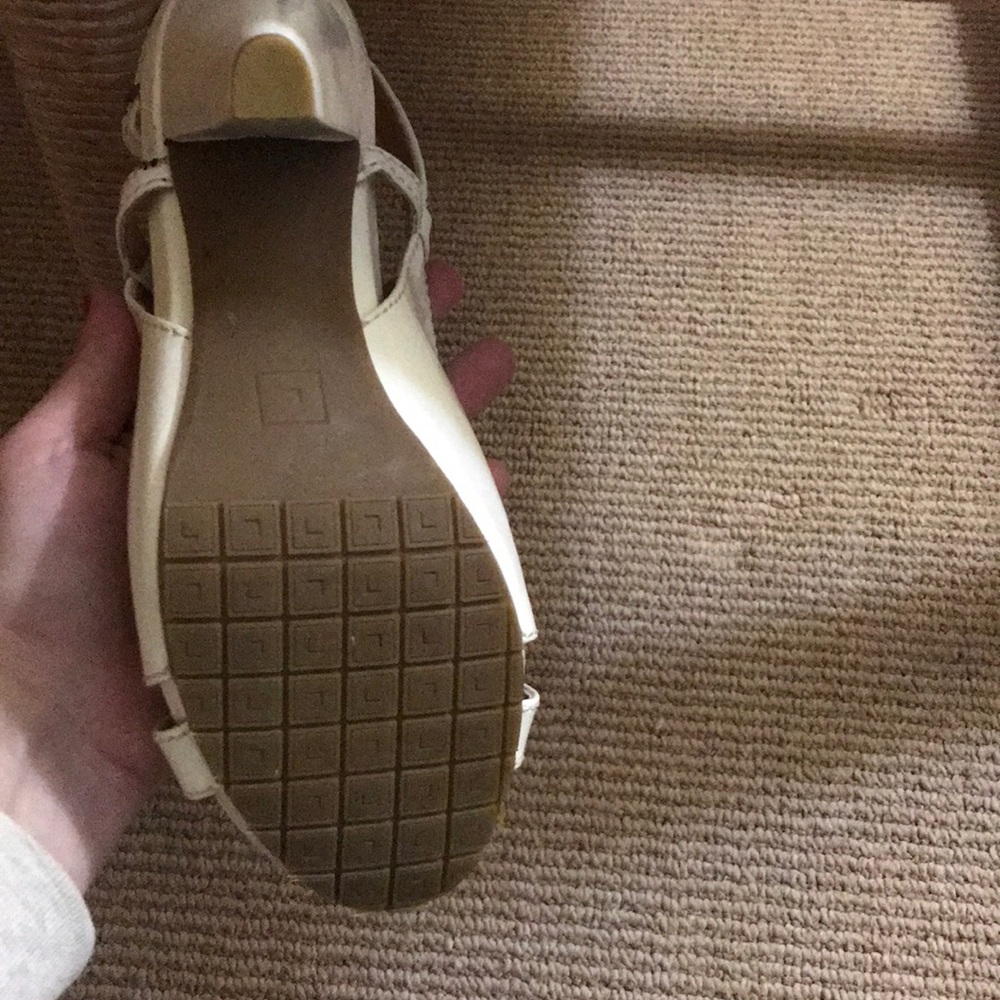 Heels - Picture 3 of 3